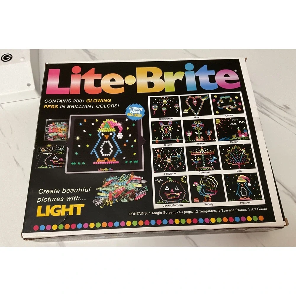 Lite-Brite Magic Screen Retro Toy Set 240+ Pegs 12 Templates Basic Fun 02237
